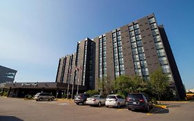 Edward Hotel North York